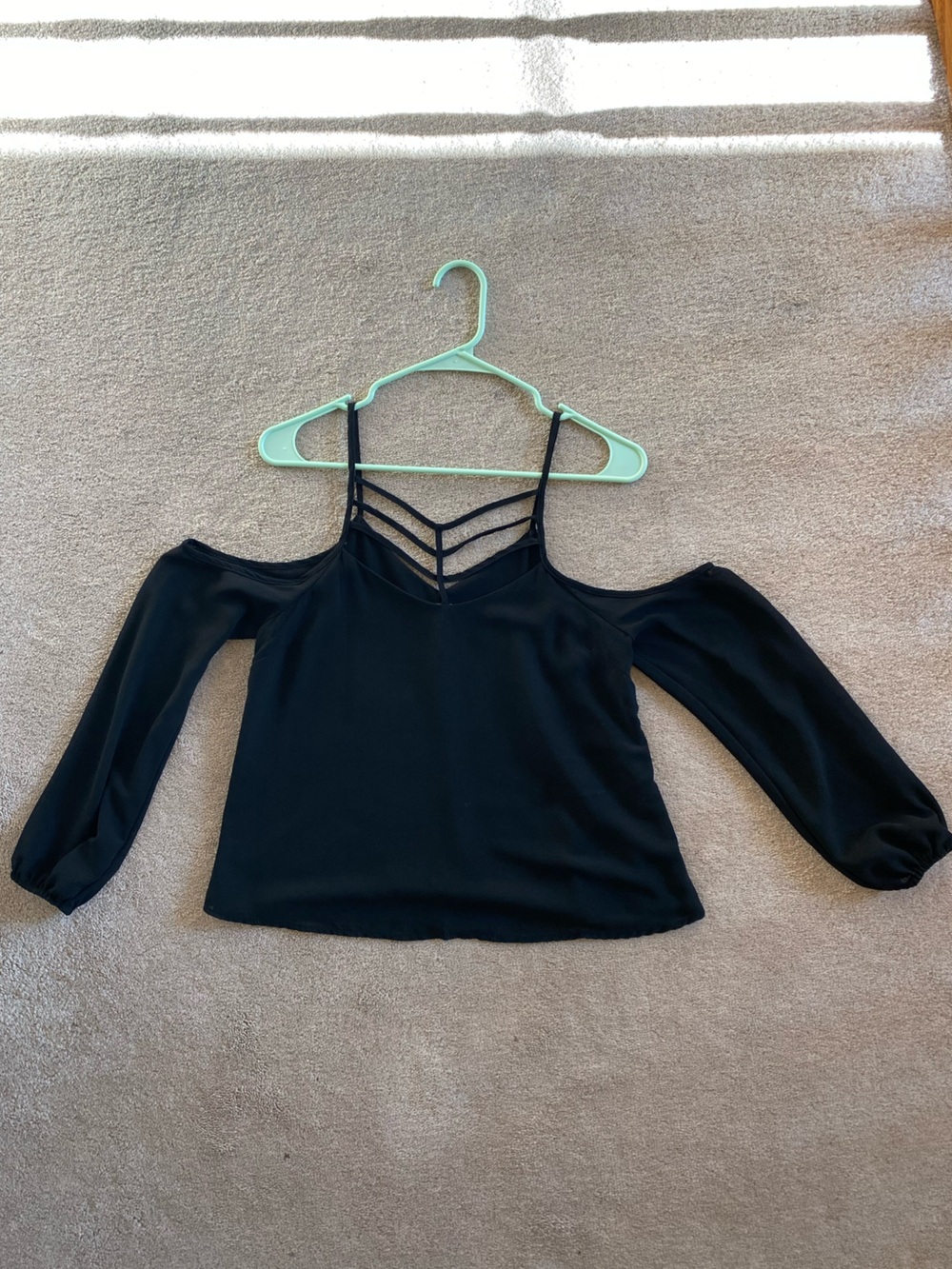 Charlotte Russe Black Cold-Shoulder Strappy V-Neck Blouse